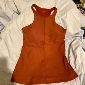 ATHLETA GYM TOP WOMAN